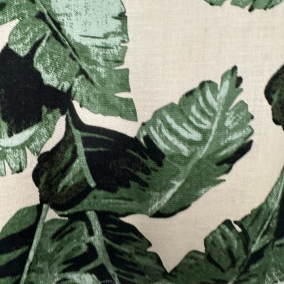 Kourt Green Leaf Print Women's Crop Top - Picture 4 of 12